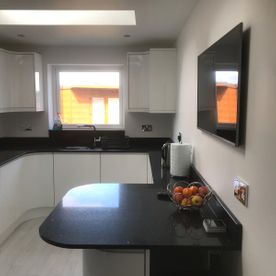 Handleless High Gloss Light Grey Kitchen with Internal & External Curved Doors