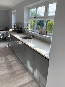True Handleless Kitchen in High Gloss White
